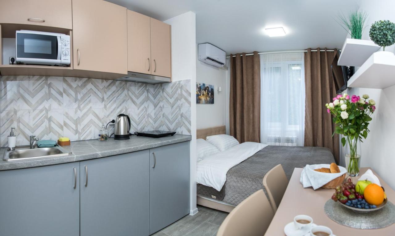 Myfreedom Apartments: Metro Klovska, Near Military Hospital Apartment *