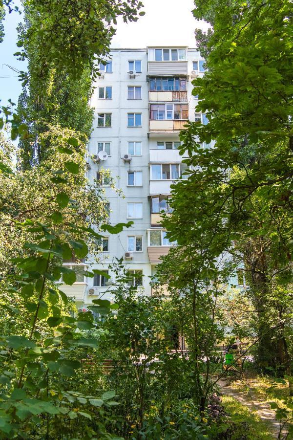 Myfreedom Apartments: Metro Klovska, Near Military Hospital Apartment *