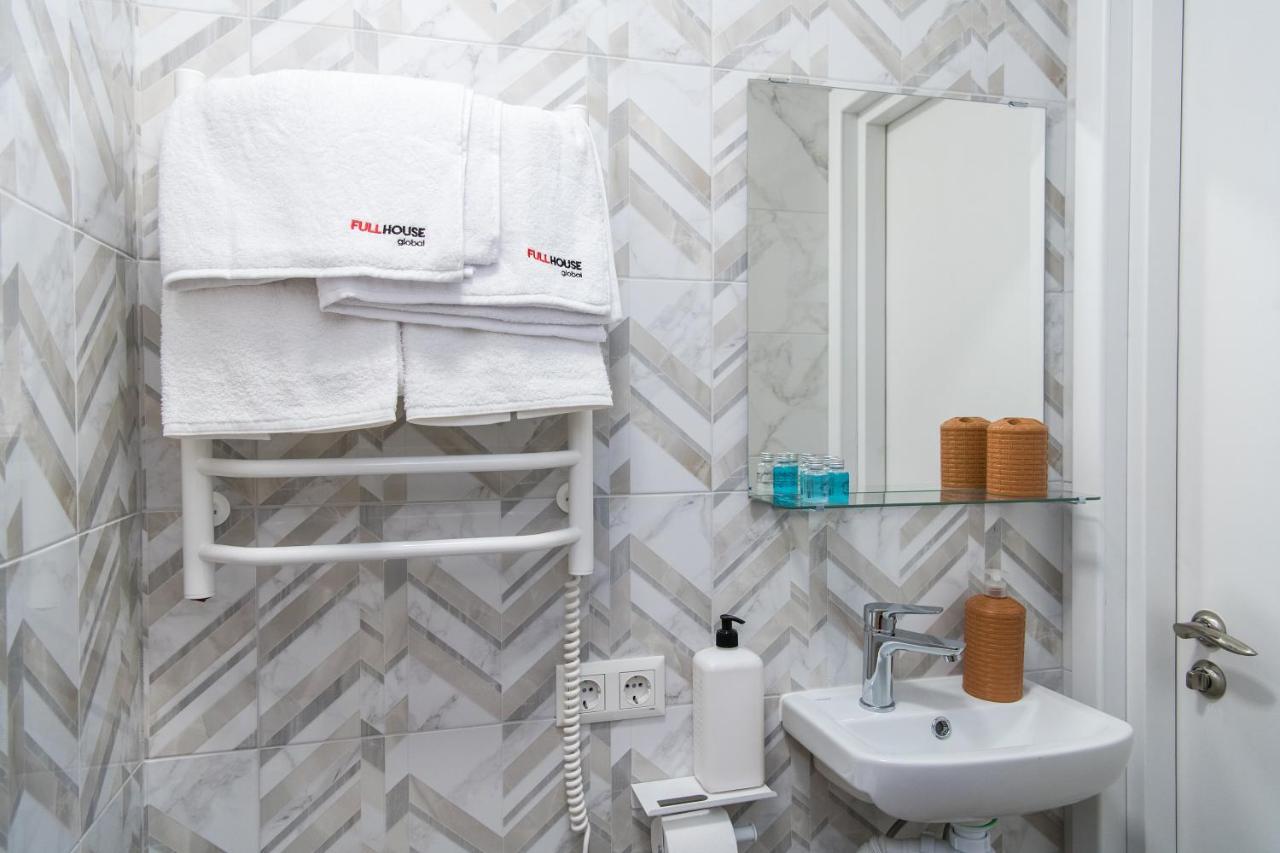 Apartment Myfreedom Apartments: Metro Klovska, Near Military Hospital *