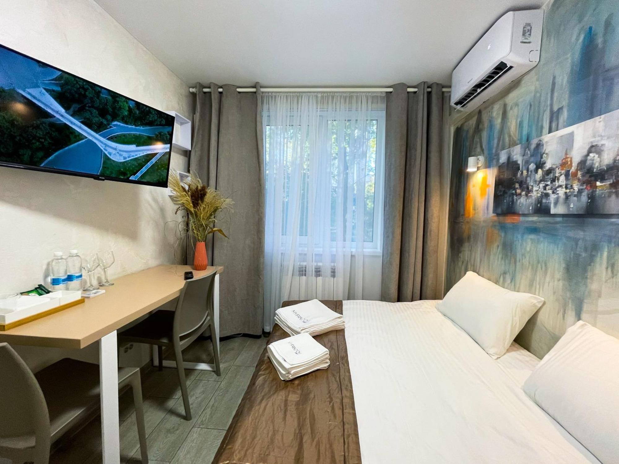 Apartment Myfreedom Apartments: Metro Klovska, Near Military Hospital