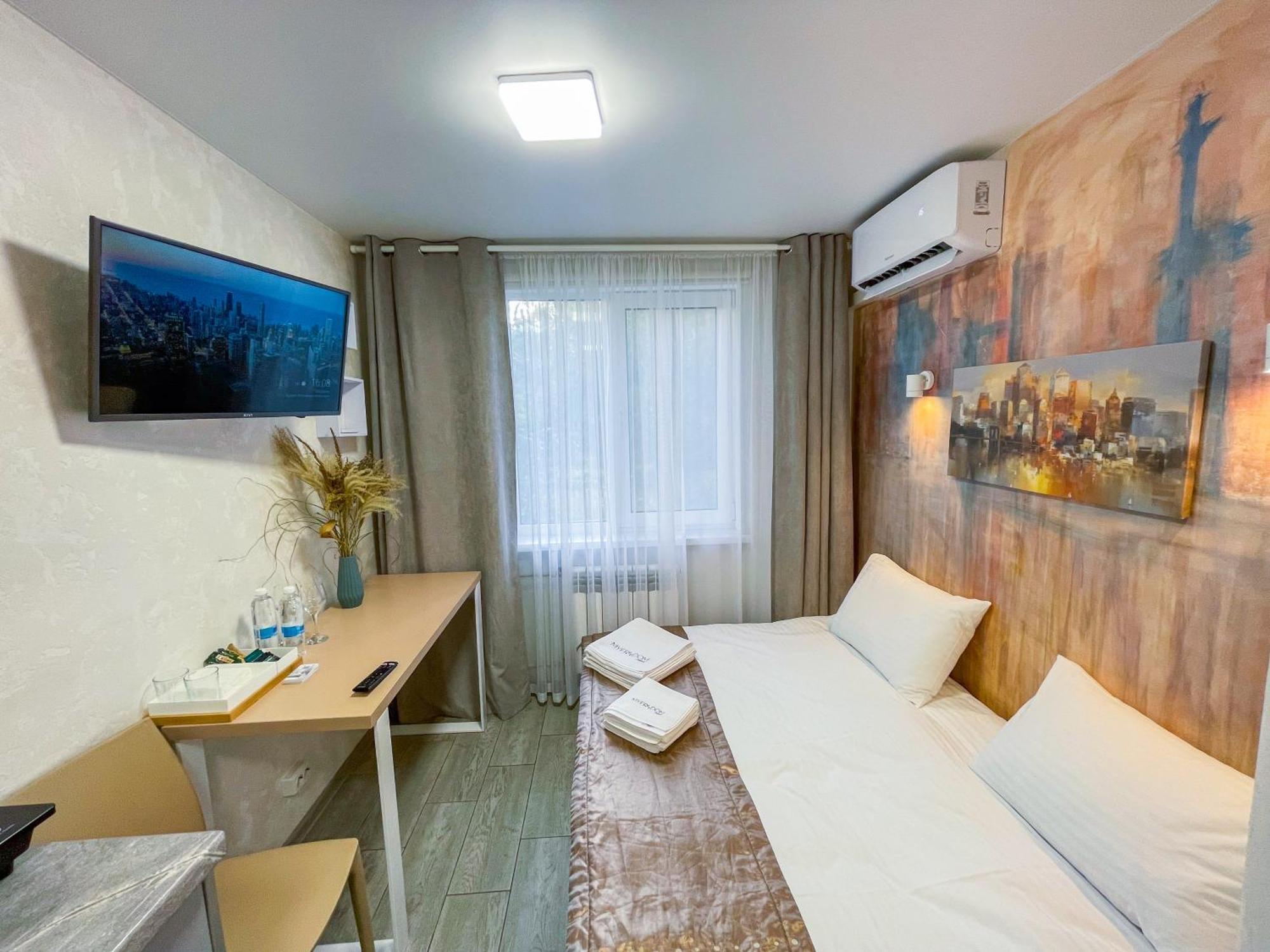 Myfreedom Apartments: Metro Klovska, Near Military Hospital *