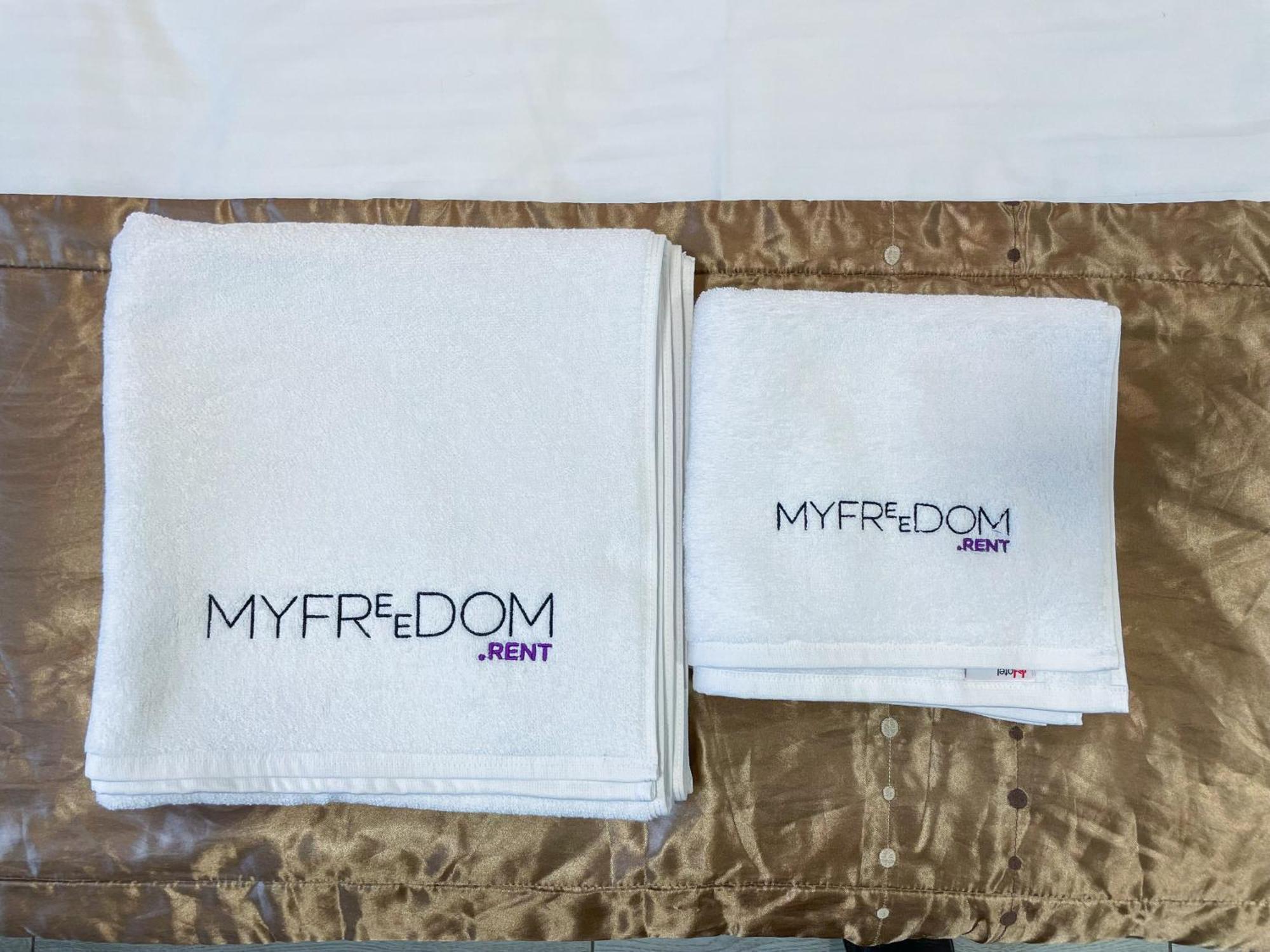 Apartment Myfreedom Apartments: Metro Klovska, Near Military Hospital