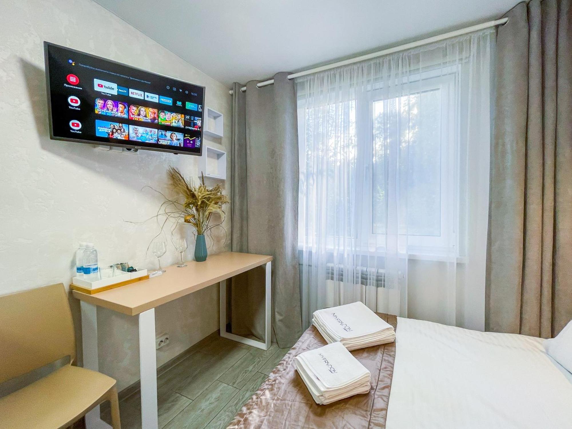 Apartment Myfreedom Apartments: Metro Klovska, Near Military Hospital *